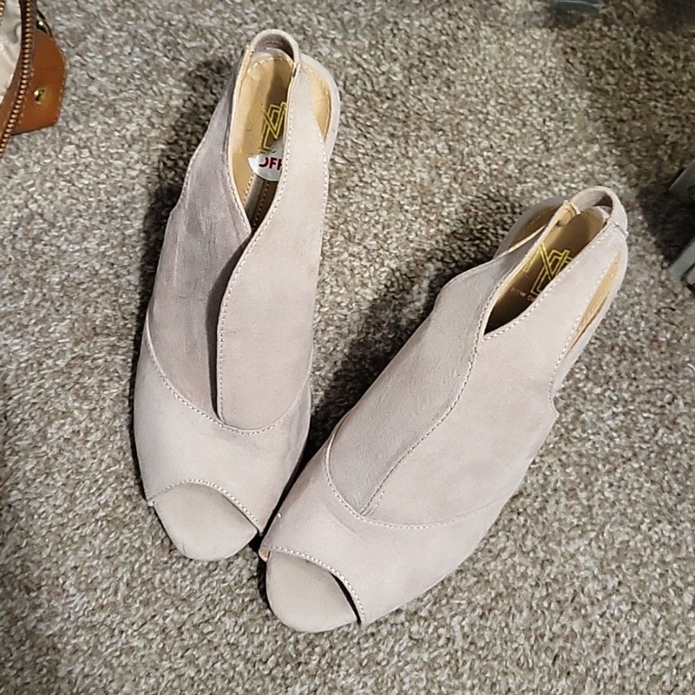 Dress shoes